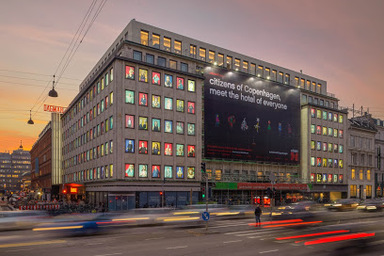 Thumb hero building citizens 2048x1536px